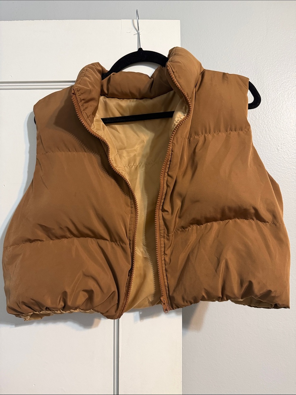 Cropped Puffer Vest in Warm Caramel